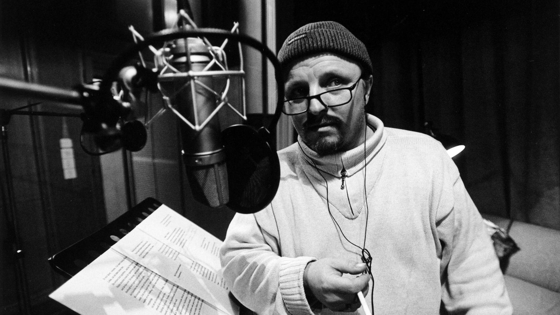 Hörspiel: "Es ist spät geworden" Produktion: Deutschlandradio Kultur 2005, Abgebildet: Axel Prahl Hörspiel: "Es ist spät geworden" Produktion: Deutschlandradio Kultur 2005, Abgebildet: Axel Prahl