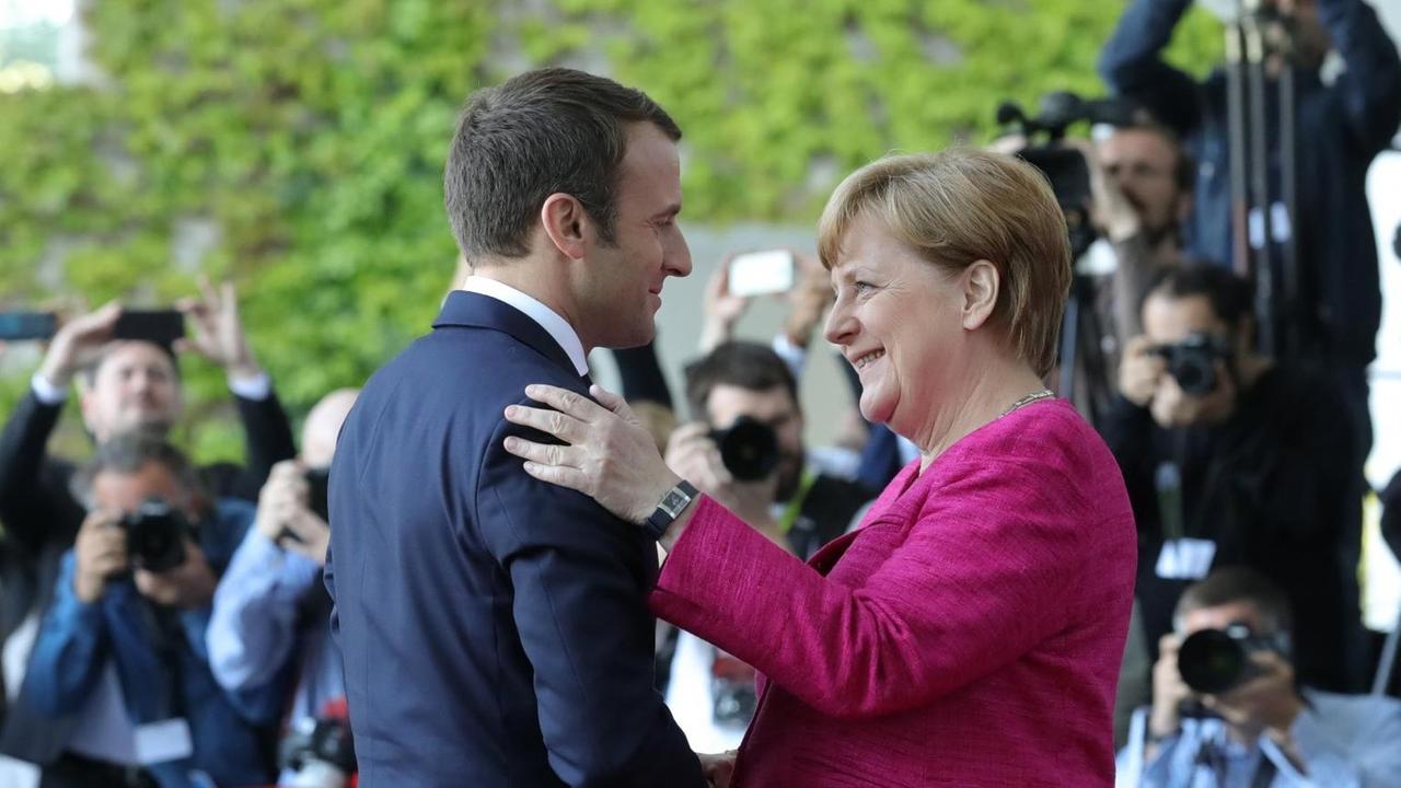 Bundeskanzlerin Angela Merkel (CDU) empfängt den französischen Präsidenten Emmanuel Macron am 15.05.2017 in Berlin. Bundeskanzlerin Angela Merkel (CDU) empfängt den französischen Präsidenten Emmanuel Macron am 15.05.2017 in Berlin.