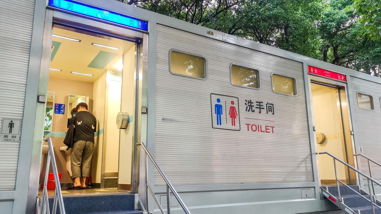 Mobile öffentliche Toilette Renmin Platz in Shanghai, China
