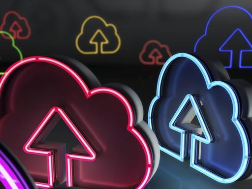 Pfeile zeigen in Neon-Wolken / Arrows show in Neon Clouds