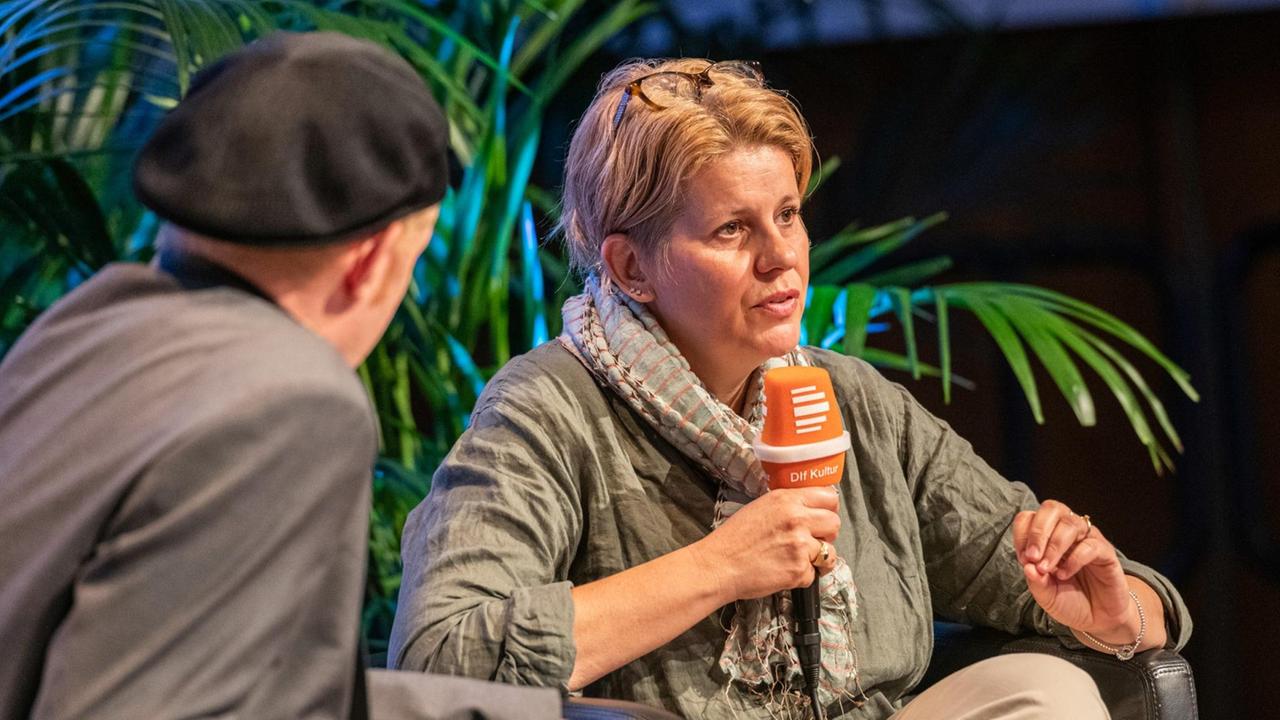 Tonia Mastrobuoni beim 5. Kölner Forum für Journalismuskritik. Tonia Mastrobuoni beim 5. Kölner Forum für Journalismuskritik.
