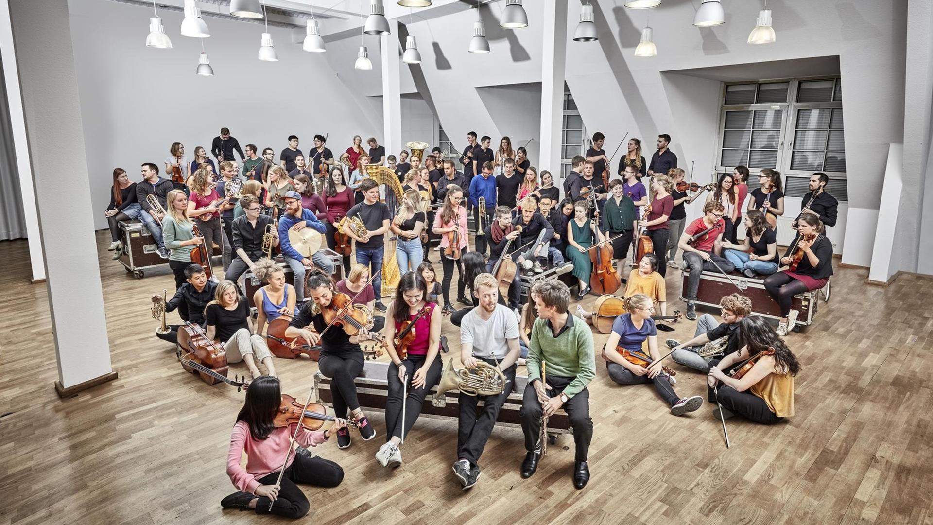 Die Mitglieder der Jungen Deutschen Philharmonie Die Mitglieder der Jungen Deutschen Philharmonie