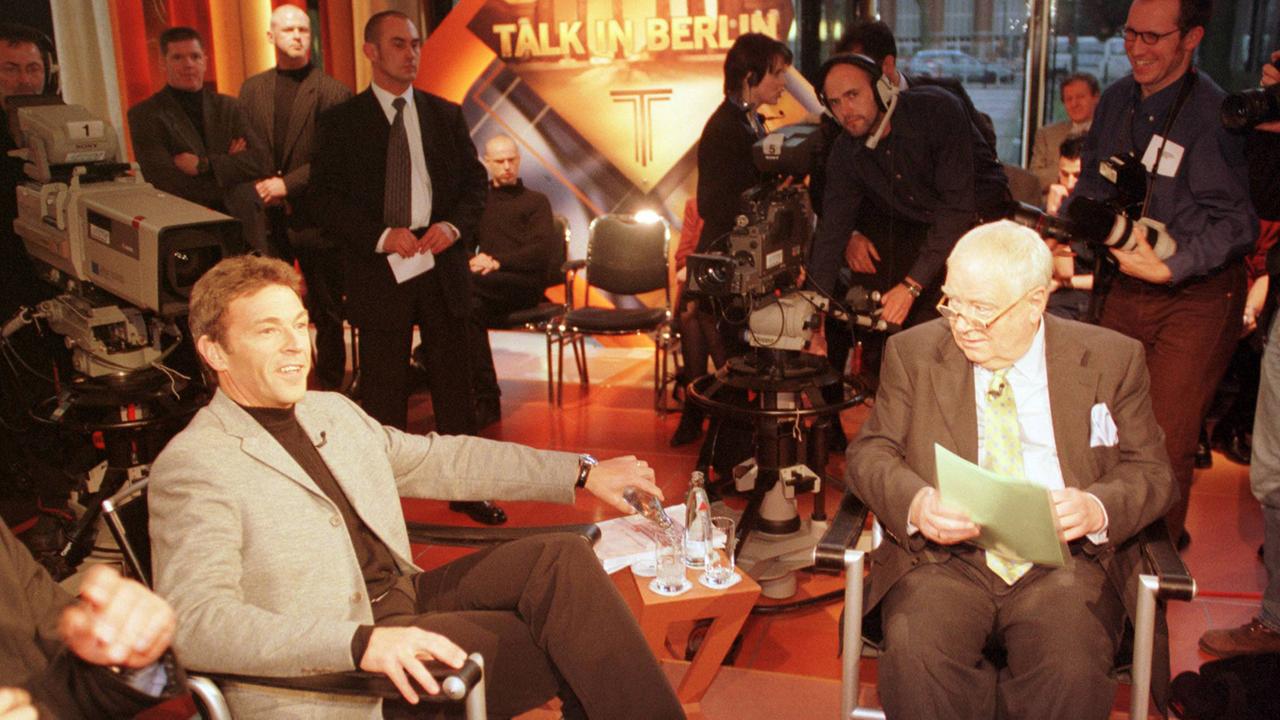 Der österreichische Rechtspopulist und Landeshauptmann Joerg Haider in Talkshow "Talk in Berlin" bei Moderator Erich Böhme Der österreichische Rechtspopulist und Landeshauptmann Joerg Haider in Talkshow "Talk in Berlin" bei Moderator Erich Böhme