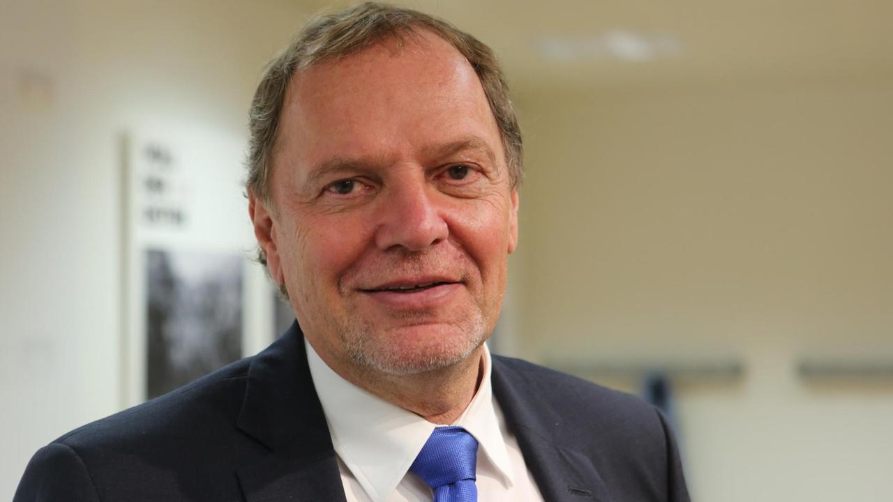 Sportrechtler Michael Lehner ist neuer Vorsitzender der Doping-Opfer-Hilfe (DOH). Auf der Mitgliederversammlung in Berlin wurde der 64 Jahre alte Jurist als Nachfolger von Ines Geipel gewählt. Sportrechtler Michael Lehner ist neuer Vorsitzender der Doping-Opfer-Hilfe (DOH). Auf der Mitgliederversammlung in Berlin wurde der 64 Jahre alte Jurist als Nachfolger von Ines Geipel gewählt.