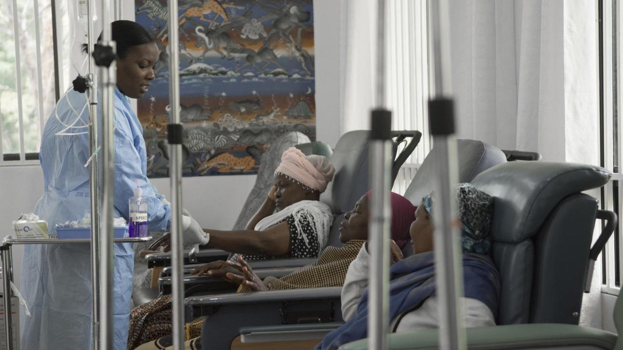 Chemotherapie-Raum des KCMC-Hospitals. Chemotherapie-Raum des KCMC-Hospitals.