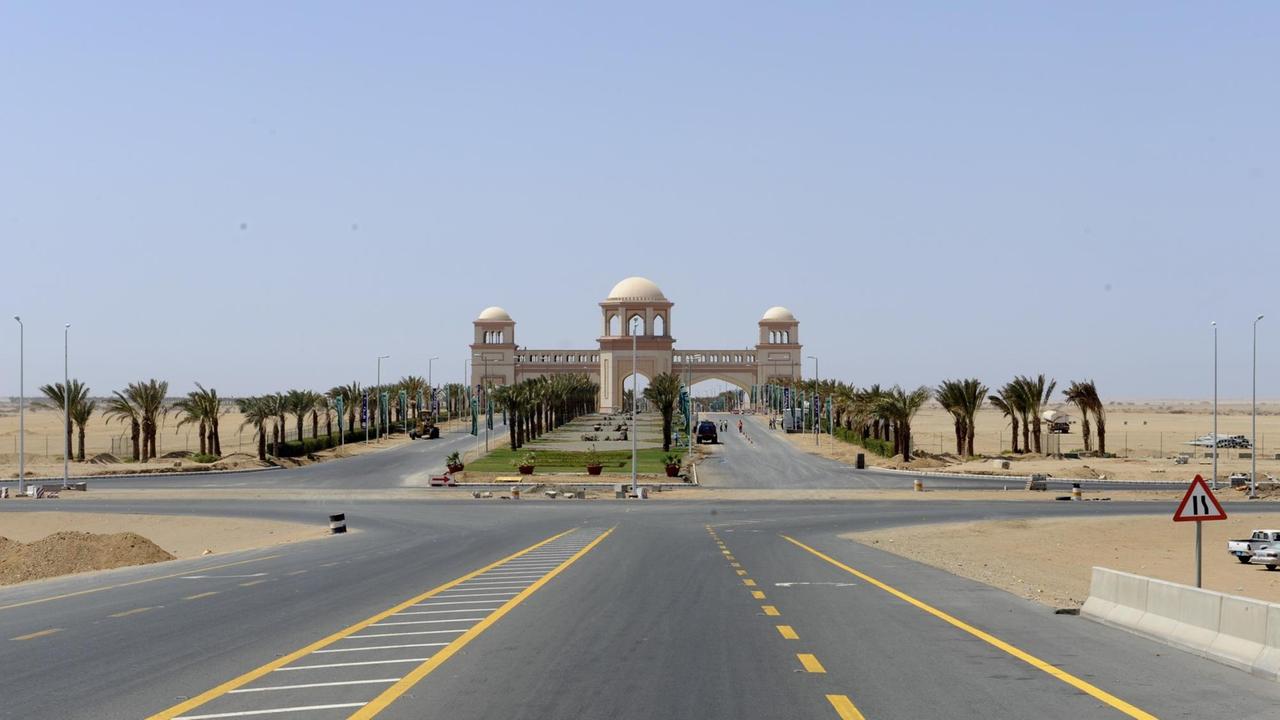 Das Einfahrtstor zu "King Abdullah Economic City" (Saudi Arabien) am Roten Meer in Saudi-Arabien.