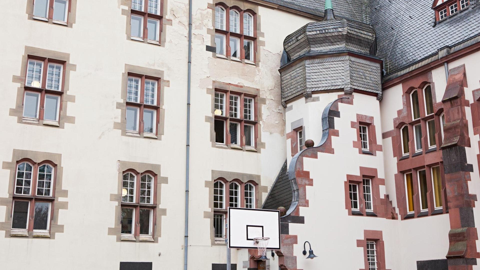 Aussenfassade des Schadow-Gymnasiums Aussenfassade des Schadow-Gymnasiums