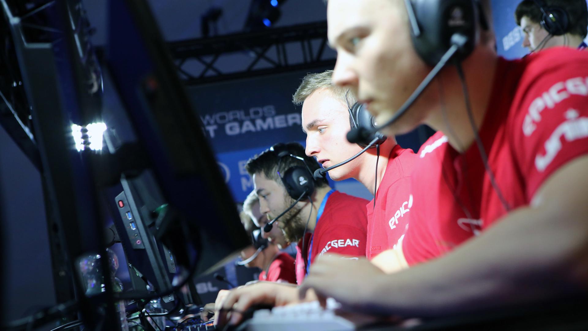 Messe gamescom für Computerspiele und interaktive Unterhaltungssoftware 2015 in Köln Messe gamescom für Computerspiele und interaktive Unterhaltungssoftware 2015 in Köln