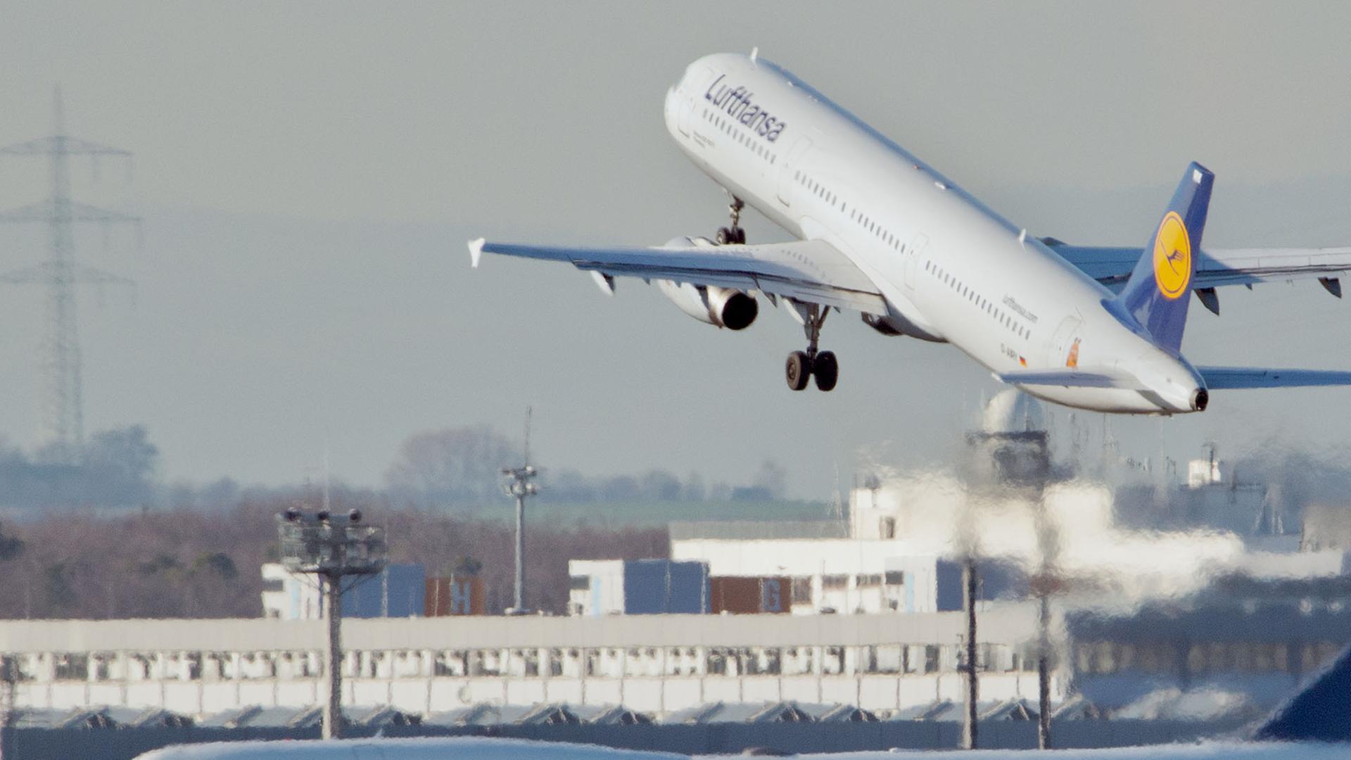 Flughafen Frankfurt am Main: Start einer Lufthansa-Maschine am 17.01.2014