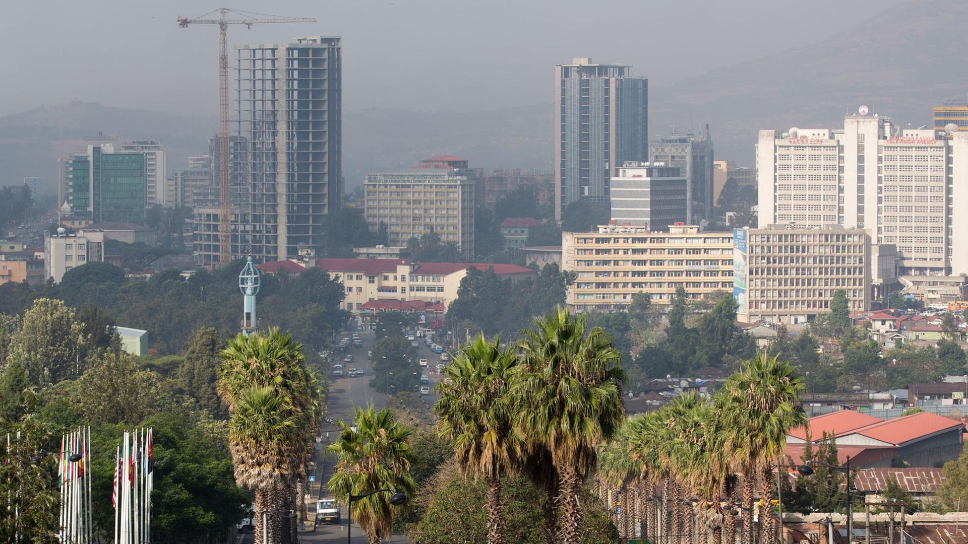 Die Stadtansicht mit Skyline von Addis Abeba in Äthiopien aufgenommen 24.03.2014. Die Stadtansicht mit Skyline von Addis Abeba in Äthiopien aufgenommen 24.03.2014.