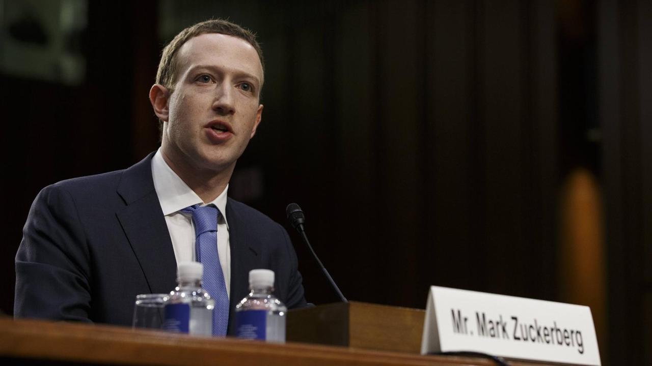 Facebook-Chef Mark Zuckerberg spricht vor dem US-Kongress im April 2018 Facebook-Chef Mark Zuckerberg spricht vor dem US-Kongress im April 2018