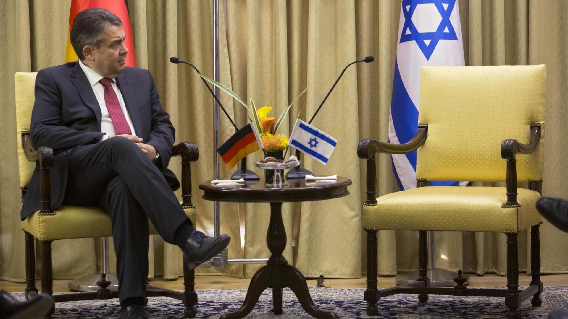 Bundesaußenminister Sigmar Gabriel trifft Israels Präsidenten Reuven Rivlin. Bundesaußenminister Sigmar Gabriel trifft Israels Präsidenten Reuven Rivlin.