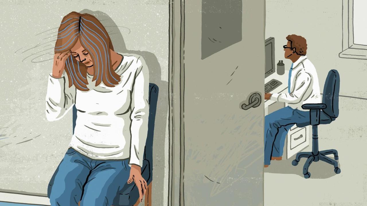 Kranke Frau im Wartezimmer bei Arzt Kranke Frau im Wartezimmer bei Arzt