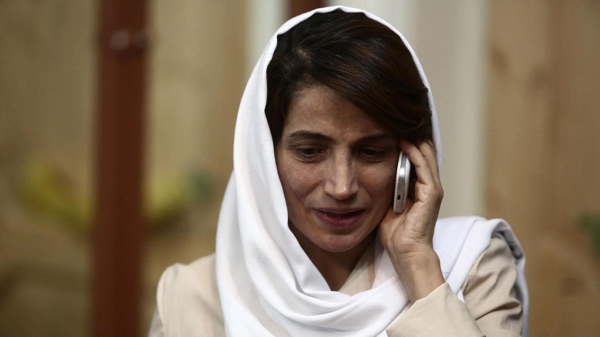 Die iranische Menschenrechtlerin Nasrin Sotudeh in ihrem Haus in Tehran im September 2013. Die iranische Menschenrechtlerin Nasrin Sotudeh in ihrem Haus in Tehran im September 2013.