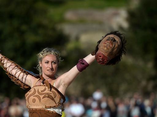 Ein Gladiatorenkampf wird in Rom für Touristen nachgestellt - unter den Gladiatoren gab es auch Frauen