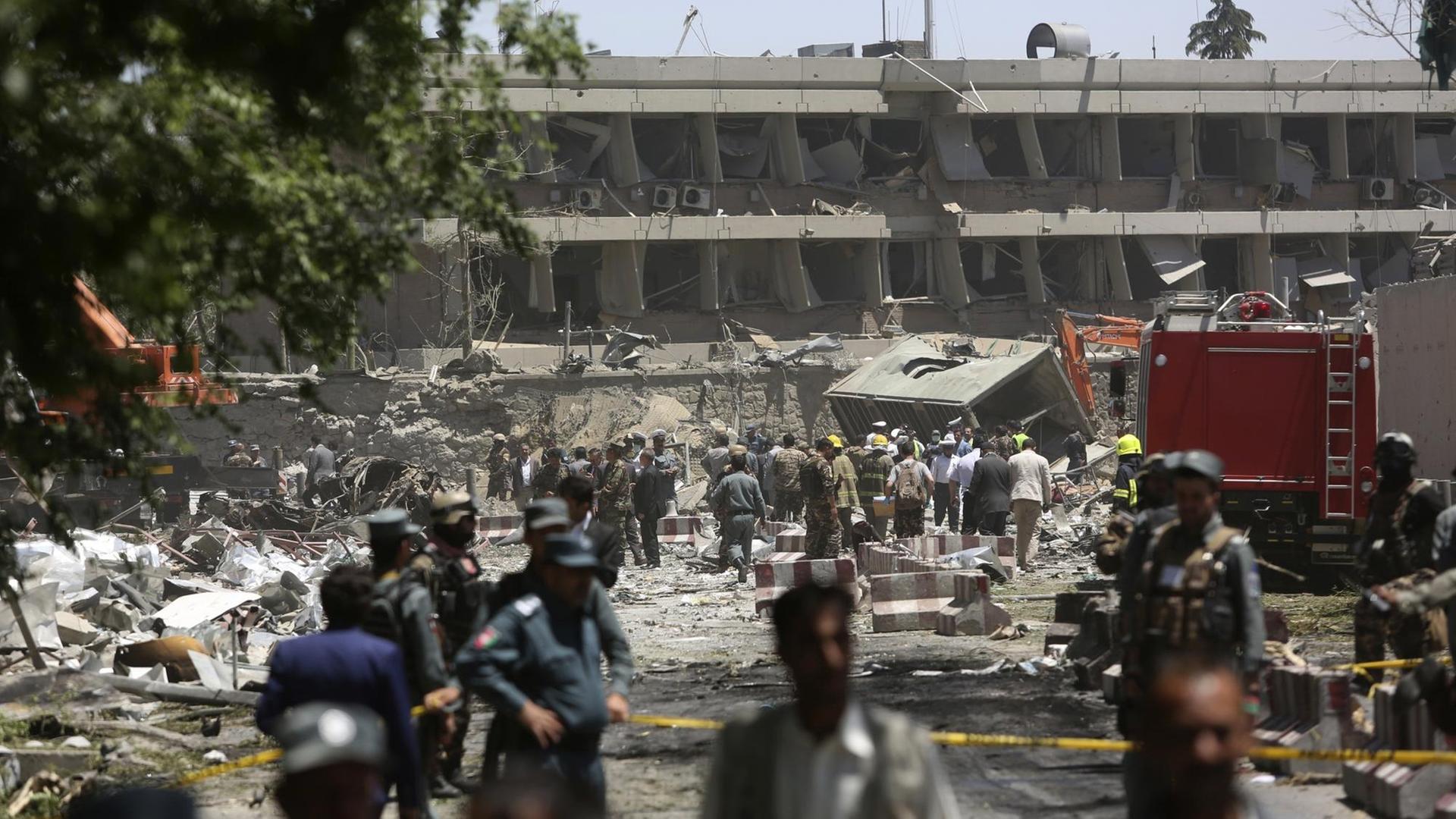 Eine schwere Explosion am 31.5.2017 hat das Diplomatenviertel in Kabul erschüttert Eine schwere Explosion am 31.5.2017 hat das Diplomatenviertel in Kabul erschüttert