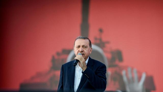 Der türkische Präsident Recep Tayyip Erdogan spricht am 7. August 2016 bei einer Großkundgebung in Istanbul, bei der Hunderttausende gegen den Mitte Juli gescheiterten Militärputsch demonstriert haben.