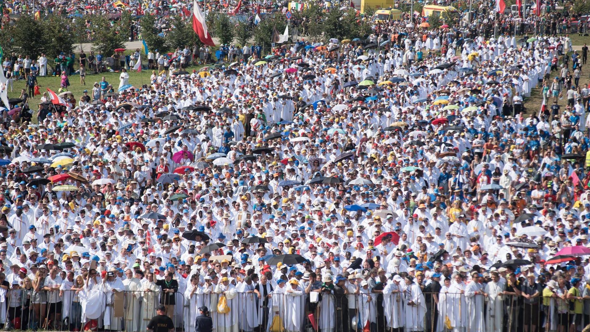 Heilige Messe wird im Rahmen des in Krakau stattfindenden Weltjugendtags gefeiert. Heilige Messe wird im Rahmen des in Krakau stattfindenden Weltjugendtags gefeiert.