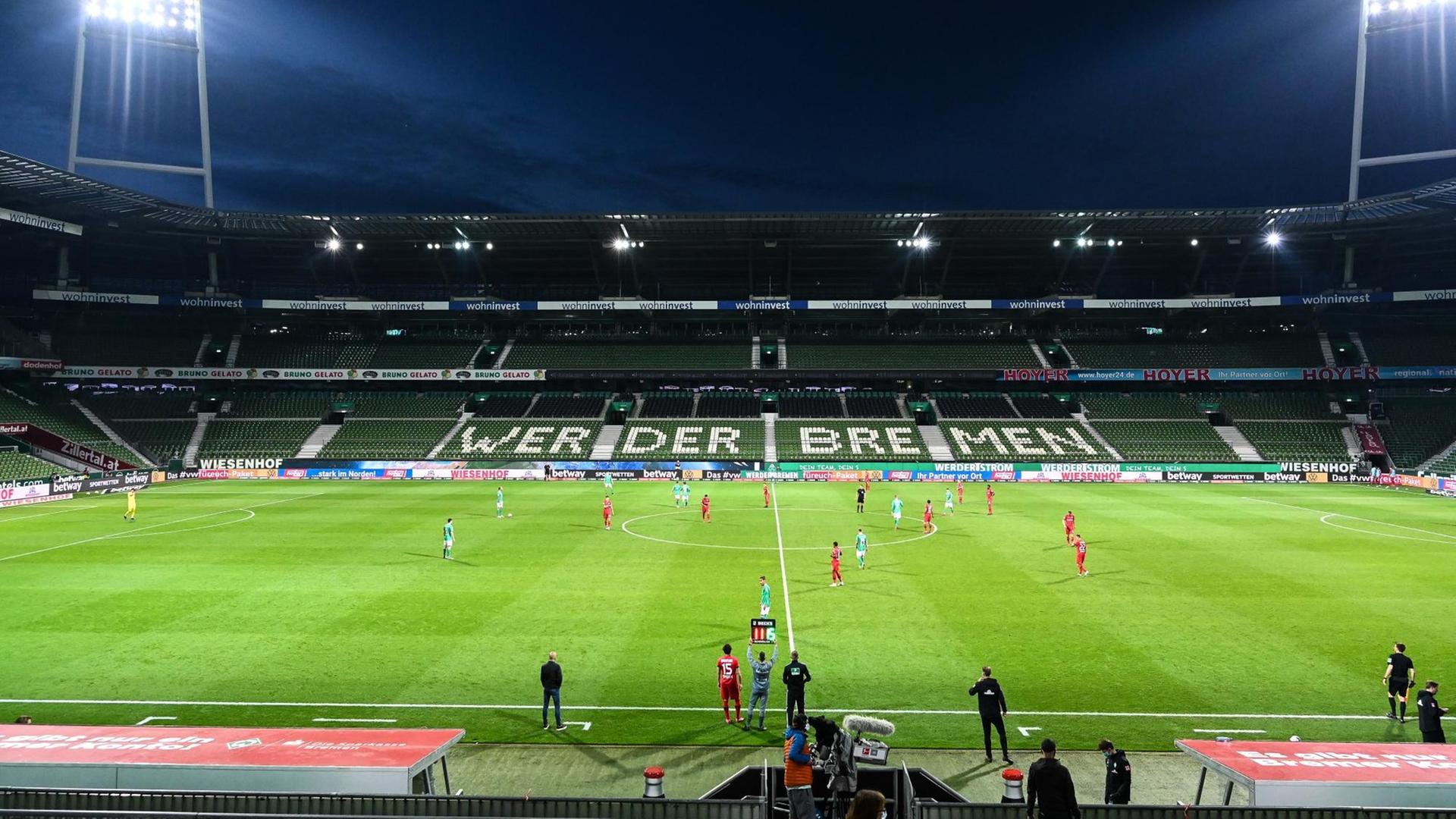 Das leere Weser-Stadion bei einem Spiel zwischen Werder Bremen und Leverkusen. Das leere Weser-Stadion bei einem Spiel zwischen Werder Bremen und Leverkusen.