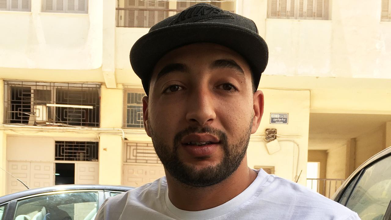 Der junge Atef sagt, er könne nicht mehr in Tunesien leben. 