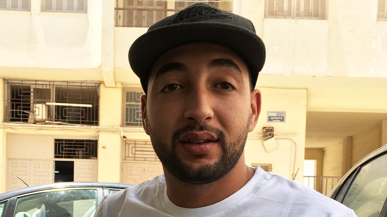 Der junge Atef sagt, er könne nicht mehr in Tunesien leben. Der junge Atef sagt, er könne nicht mehr in Tunesien leben.