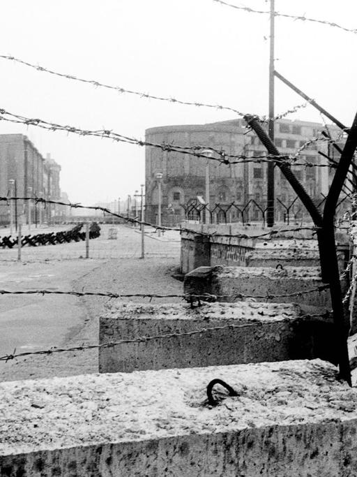 Berliner Mauer mit Stacheldraht am Potsdamer Platz am 30. September 1961