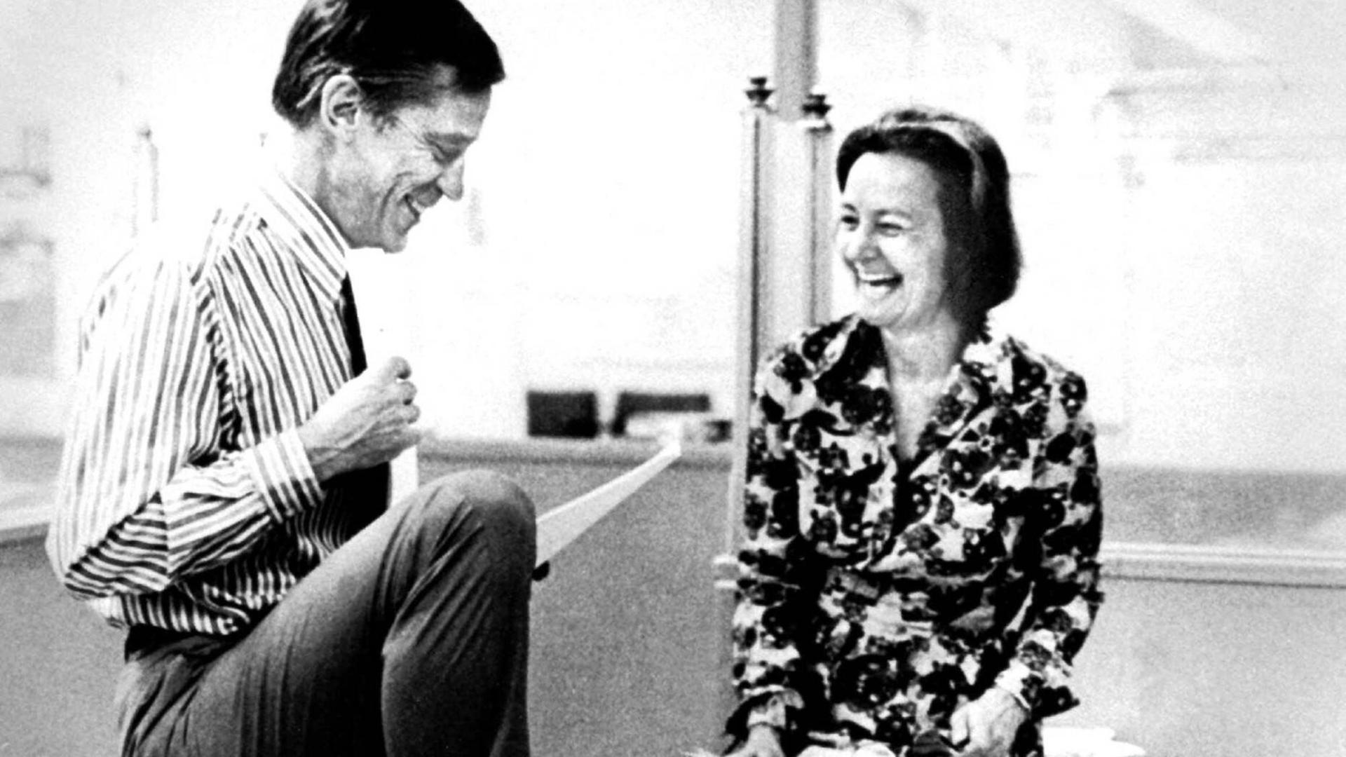 Der damalige Chefredaktuer der Washington Post, Ben Bradlee, steht neben Verlegerin Katharine Graham. Der damalige Chefredaktuer der Washington Post, Ben Bradlee, steht neben Verlegerin Katharine Graham.