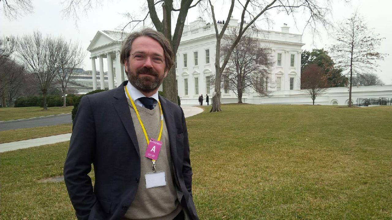 Stephan Detjen, Leiter des Deutschlandradio-Hauptstadtstudios in Berlin, vor dem Weißen Haus, dem Amtssitz des amerikanisches Präsidenten. Stephan Detjen, Leiter des Deutschlandradio-Hauptstadtstudios in Berlin, vor dem Weißen Haus, dem Amtssitz des amerikanisches Präsidenten.