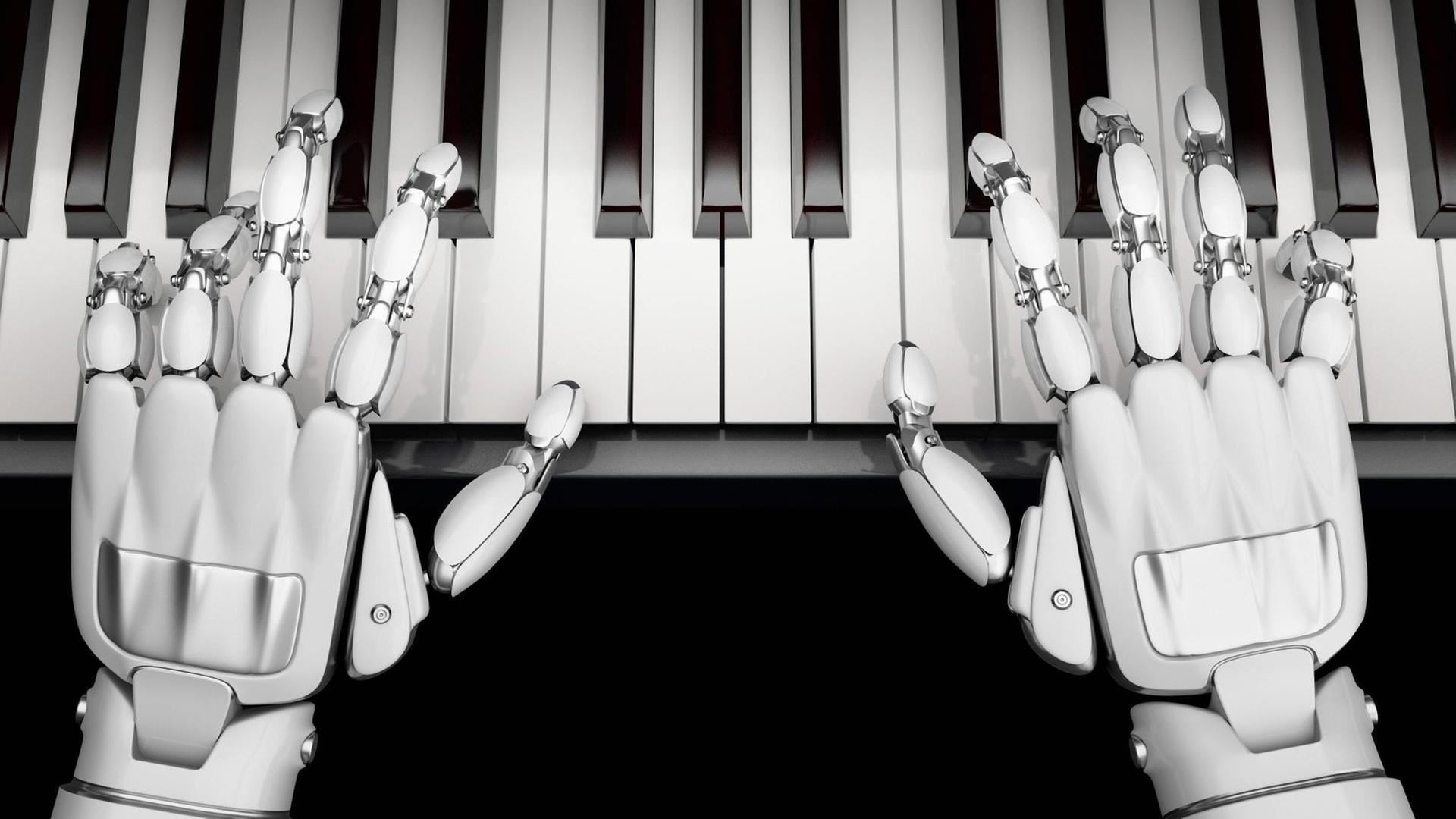 Roboterhände auf einer Klaviertastatur.