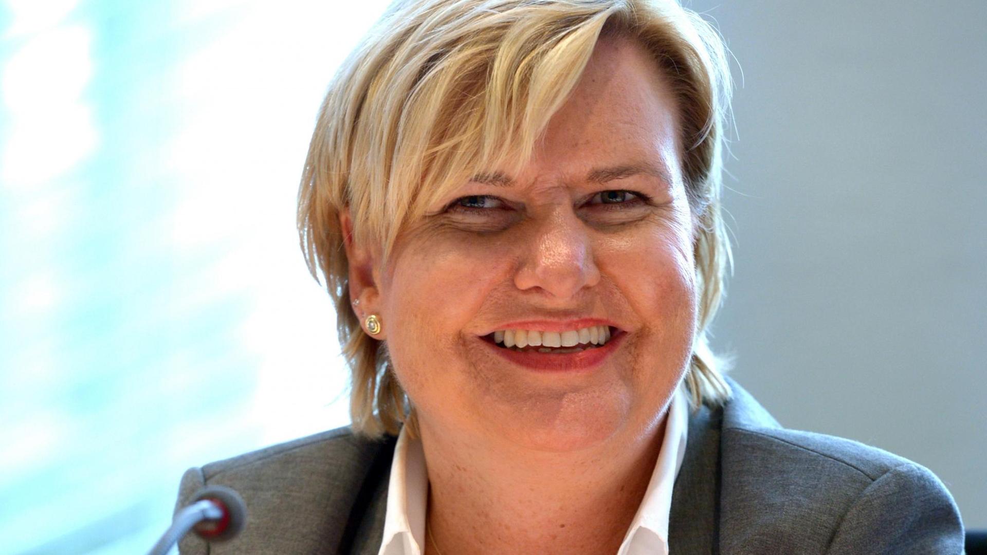 Die SPD-Abgeordnete Eva Högl im September 2014 Die SPD-Abgeordnete Eva Högl im September 2014