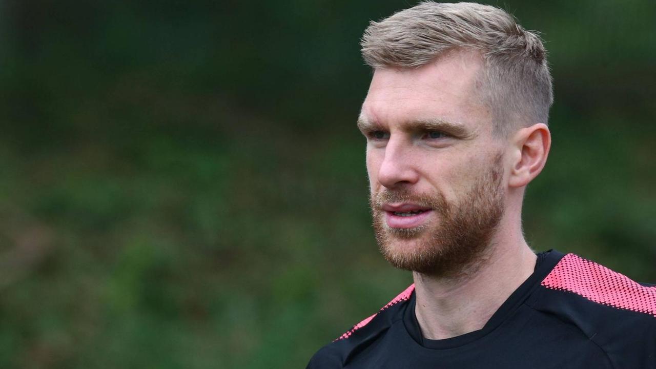 Das Bild zeigt Per Mertesacker im Trikot des Vereins FC Arsenal im September 2017. Das Bild zeigt Per Mertesacker im Trikot des Vereins FC Arsenal im September 2017.
