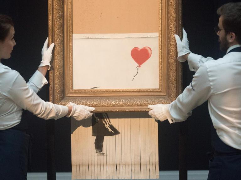 Das Auktionshaus Sotheby's präsentiert das zerstörte Banksy-Bild "Girl With Balloon, 2018".
