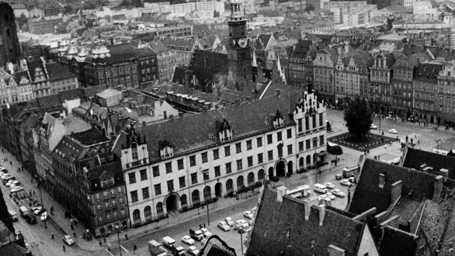 Blick von der Elisabethenkirche auf den mittelalterlichen Marktplatz in Wroclaw (ehemals Breslau) in Polen, Blick von der Elisabethenkirche auf den mittelalterlichen Marktplatz in Wroclaw (ehemals Breslau) in Polen,