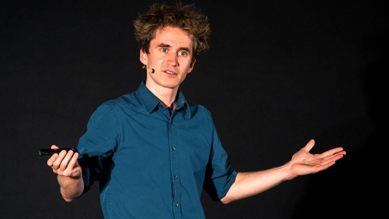Neurowissenschaftler Henning Beck bei der 18. Erfurter Herbstlese. Neurowissenschaftler Henning Beck bei der 18. Erfurter Herbstlese.