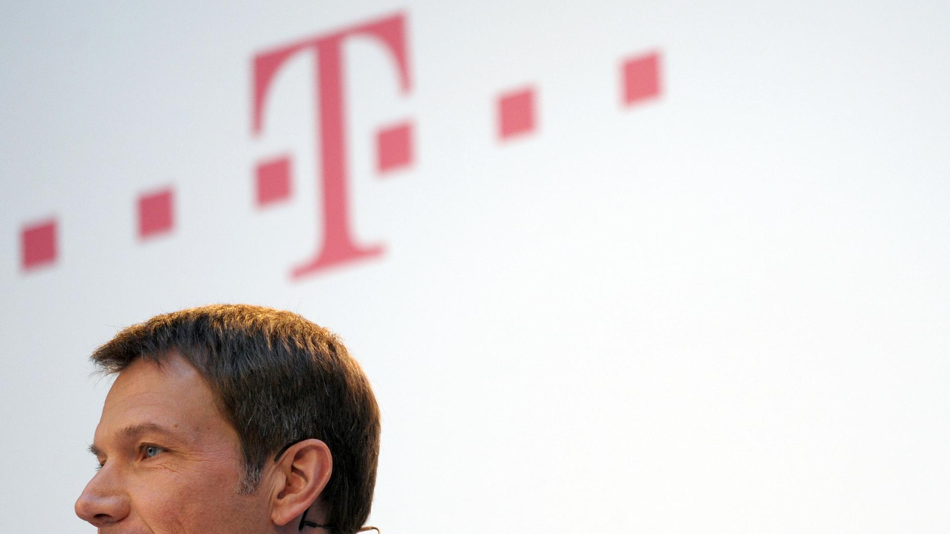 Telekom-Chef René Obermann wird Ende 2013 das Unternehmen verlassen. Telekom-Chef René Obermann wird Ende 2013 das Unternehmen verlassen.