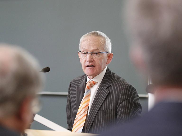 Der Politikwissenschaftler Everhard Holtmann von der Universität Halle-Wittenberg.