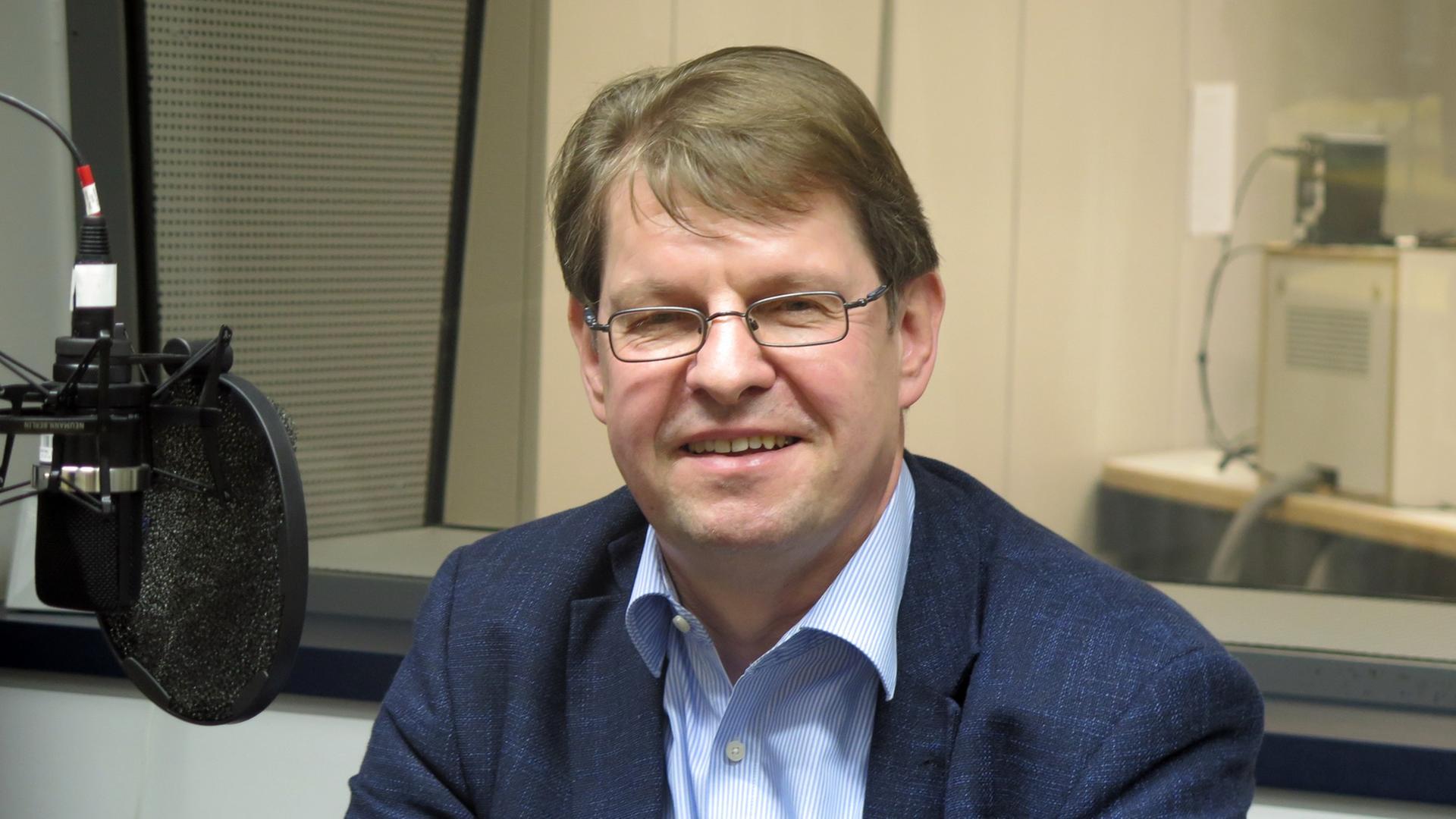 Ralf Stegner, stellvertretender Bundesvorsitzender der SPD, im Interview mit dem Deutschlandfunk. Ralf Stegner, stellvertretender Bundesvorsitzender der SPD, im Interview mit dem Deutschlandfunk.