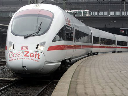 Mit der Bahn in 90 Minuten von Hamburg nach Berlin Mit der Bahn in 90 Minuten von Hamburg nach Berlin