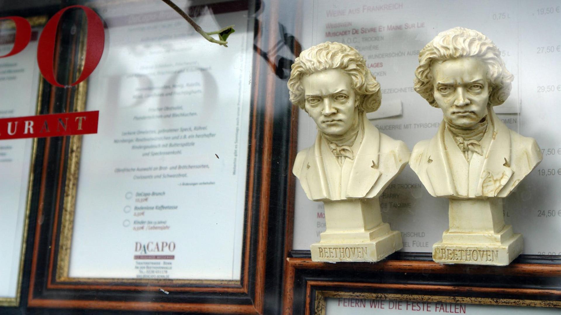 Zwei Beethoven-Büsten Zwei Beethoven-Büsten