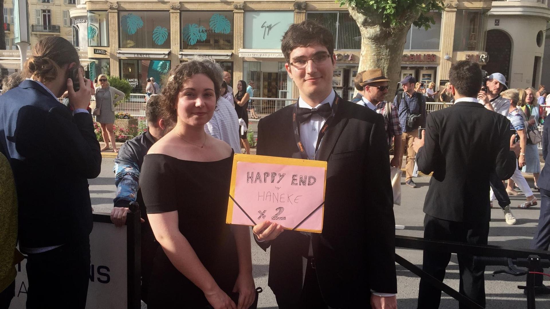 Ob sie eine Einladung erhalten? Karten für die Vorführungen in Cannes gibt es eigentlich nur auf Einladung. Ob sie eine Einladung erhalten? Karten für die Vorführungen in Cannes gibt es eigentlich nur auf Einladung.