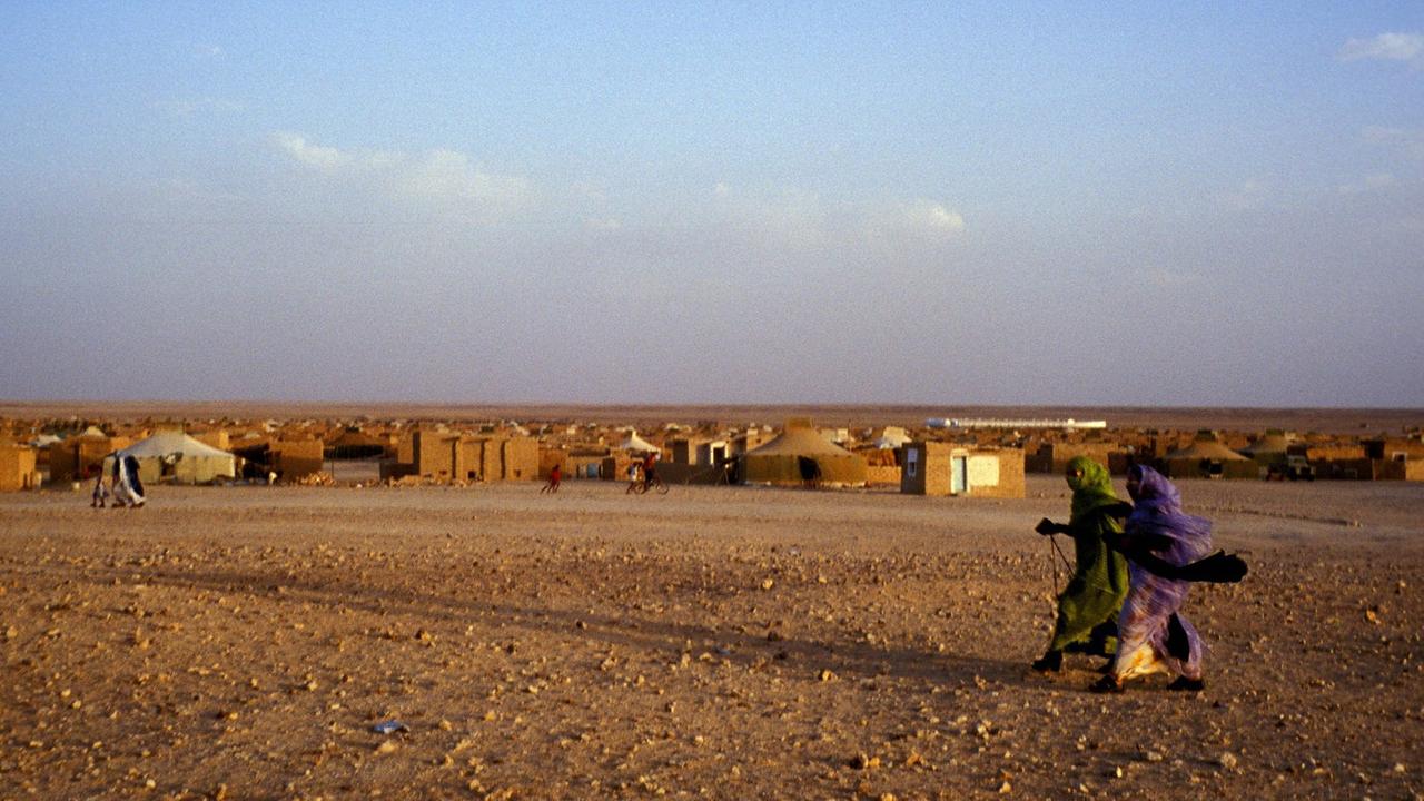 Dorf der Sahraouis in Smara im algerischen Exil. Dorf der Sahraouis in Smara im algerischen Exil.