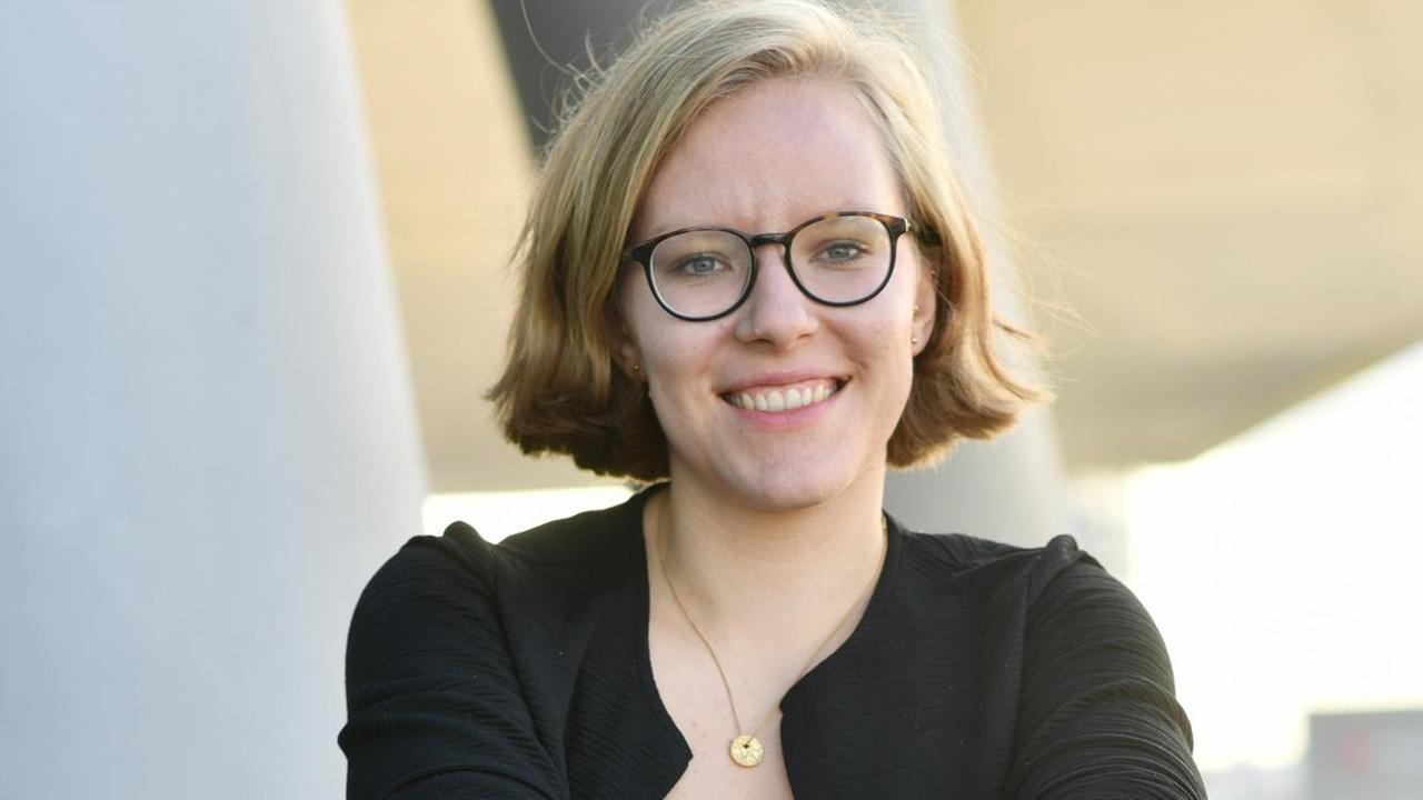 Die Schriftstellerin Raphaela Edelbauer Die Schriftstellerin Raphaela Edelbauer
