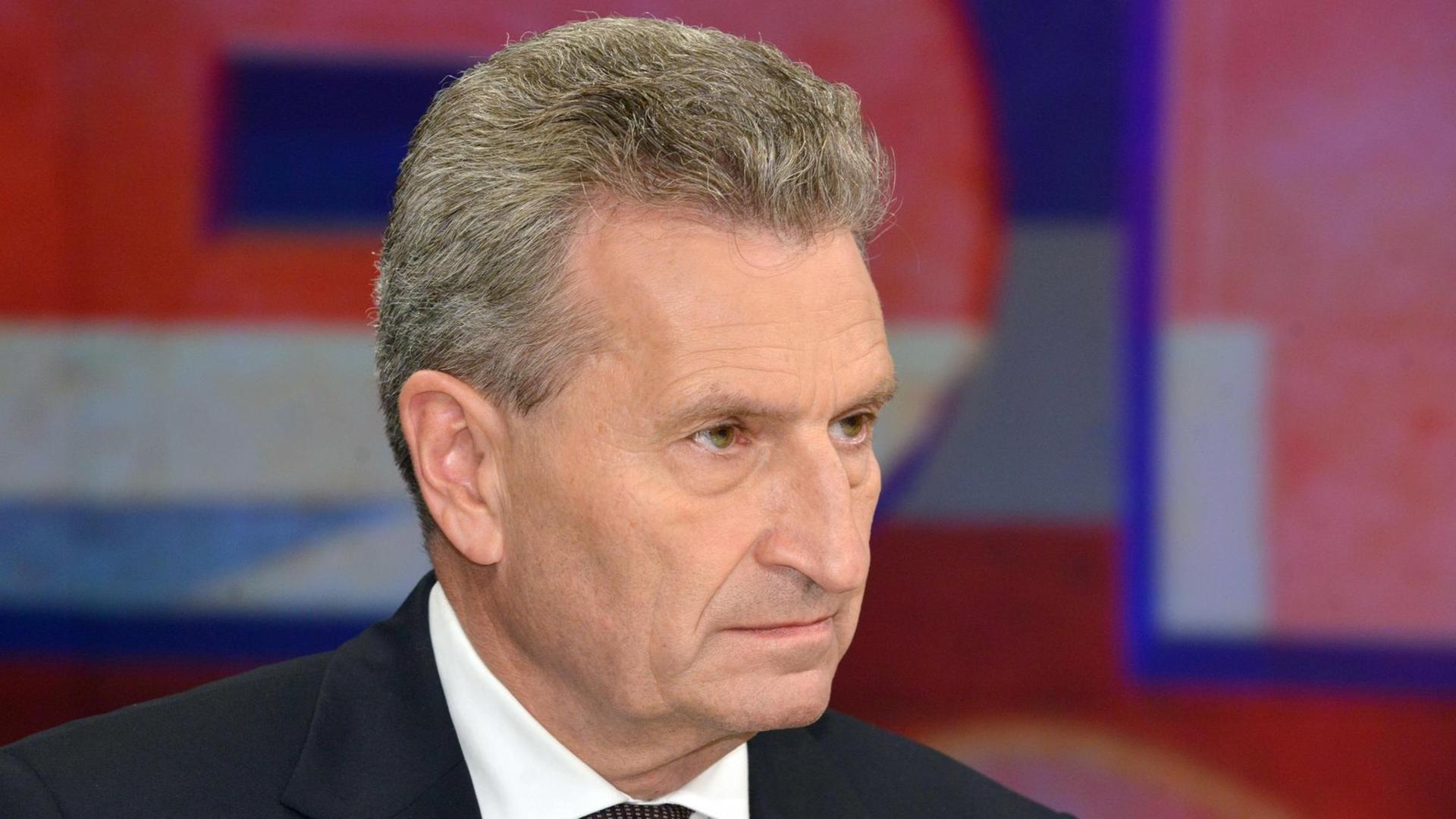 Günther Oettinger, EU-Kommissar (CDU), aufgenommen am 23.06.2016 während der ZDF-Talksendung "Maybrit Illner" zum Thema "Zittern vor dem Brexit - was wird aus Europa?" Günther Oettinger, EU-Kommissar (CDU), aufgenommen am 23.06.2016 während der ZDF-Talksendung "Maybrit Illner" zum Thema "Zittern vor dem Brexit - was wird aus Europa?"