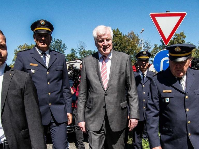 Bundesinnenminister Horst Seehofer besucht im August 2018 in Freilassing die Grenze zwischen Österreich und Deutschland. Er wird begleitet von der neuen Bayerischen Grenzschutzpolizei.
