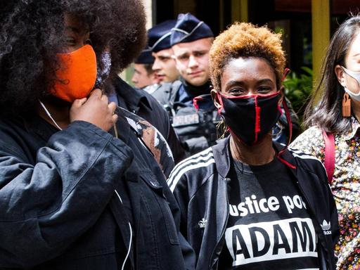 Rokhaya Diallo bei einer Demonstration gegen Rassismus und Polizeigewalt in Paris im Juni 2020