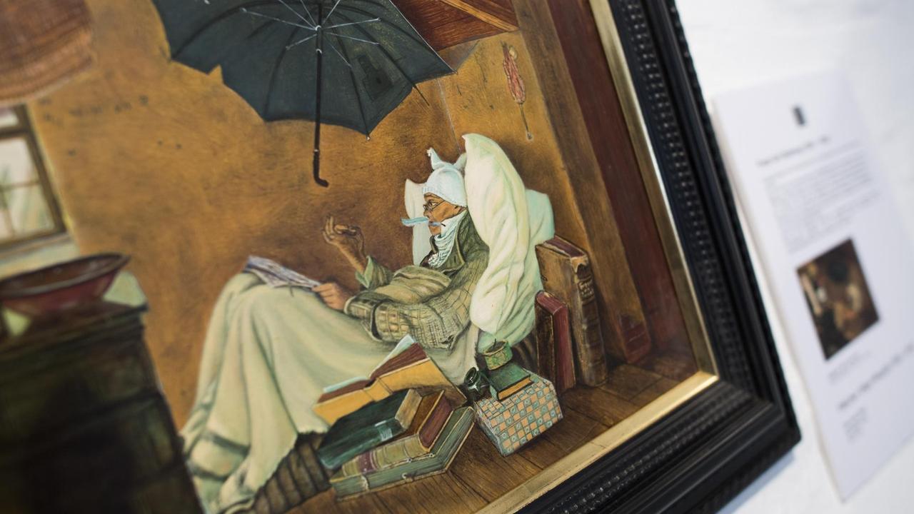 Eine Fälschung von Edgar Mrugalla des Bildes "Der arme Poet" im Original von Franz Carl Spitzweg hängt in der Ausstellung "Echt falsch - Das Phänomen der Kunstfälschung" in der Fabrik der Kunst in Hamburg. Eine Fälschung von Edgar Mrugalla des Bildes "Der arme Poet" im Original von Franz Carl Spitzweg hängt in der Ausstellung "Echt falsch - Das Phänomen der Kunstfälschung" in der Fabrik der Kunst in Hamburg.