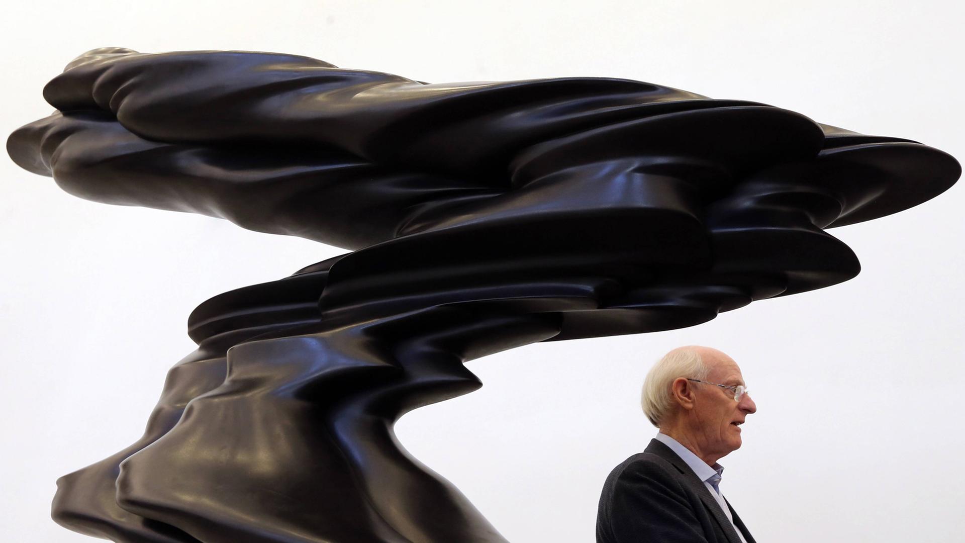 Bildhauer Tony Cragg im März 2016 in St. Petersburg. Bildhauer Tony Cragg im März 2016 in St. Petersburg.