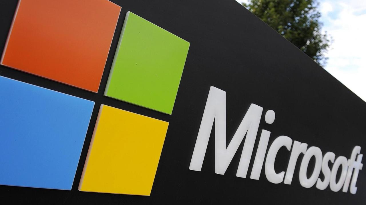 Das Microsoft Firmenlogo vor der Deutschlandzentrale des Unternehmens. Das Microsoft Firmenlogo vor der Deutschlandzentrale des Unternehmens.