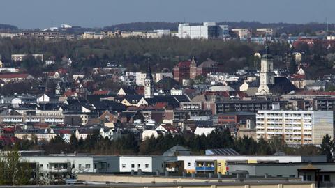 Blick vom Plattenbau-Stadtteil Lusan auf die Stadt Gera
