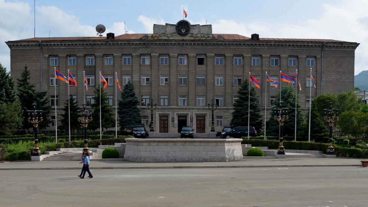 Der Sitz des Präsidenten der nicht anerkannten "Republik Berg-Karabach" in der Hauptstadt Der Sitz des Präsidenten der nicht anerkannten "Republik Berg-Karabach" in der Hauptstadt